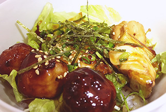 焼き鳥丼（もも・つくね入り）